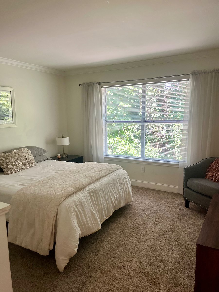 Bedroom #1:
Queen bed. Walk in huge closet with adjoining bathroom (shared with bedroom #2).