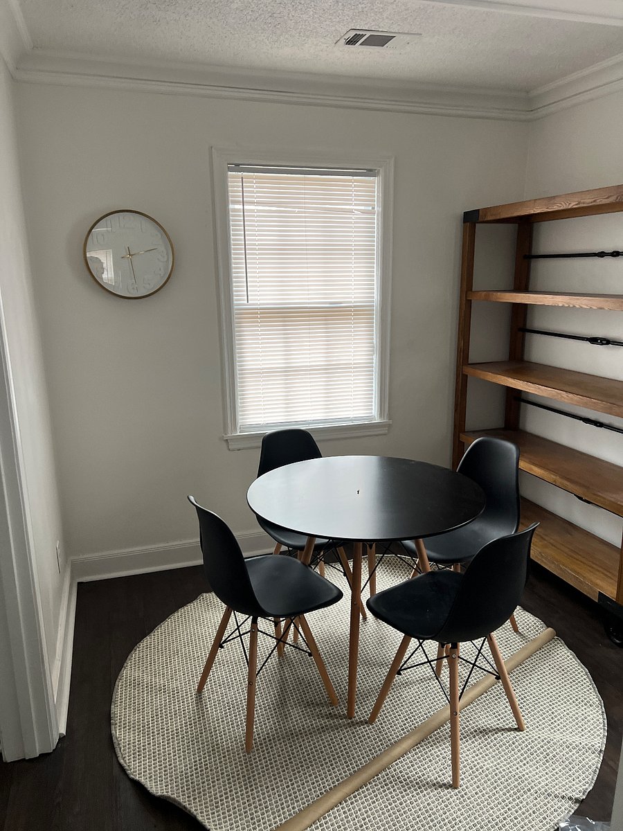 Gather around the circular dining table, seating up to five, for meals, game nights, or remote work. With high-speed internet and inspiring dcor featuring Memphis legends BB King and Elvis Presley, this space blends function and soul for every moment.