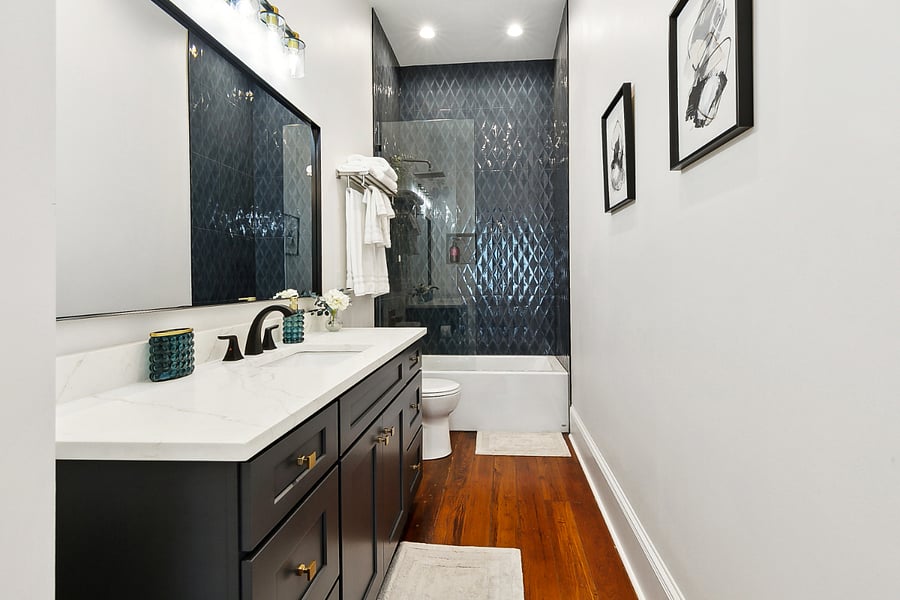 2nd Floor Full Bathroom