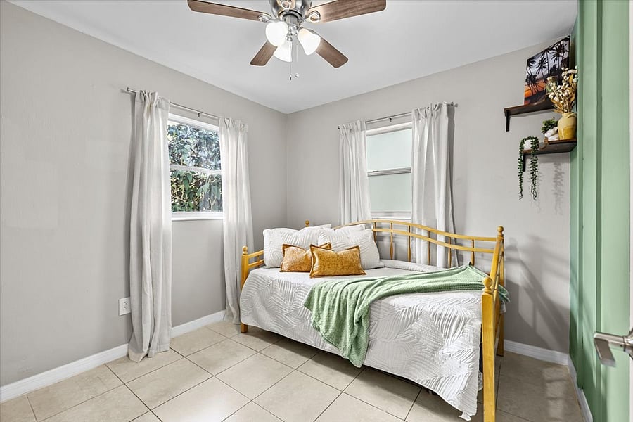 Twin trundle bedroom