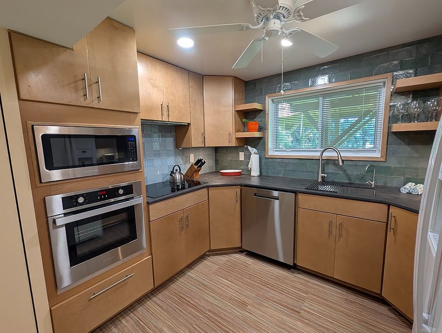 Full kitchen w/all major & small appliances