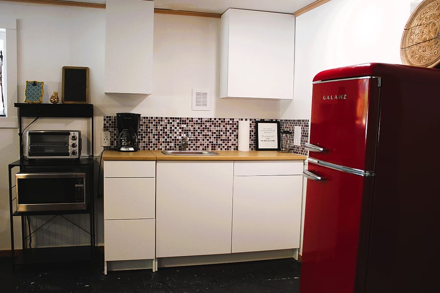 Kitchenette -cute fridge!