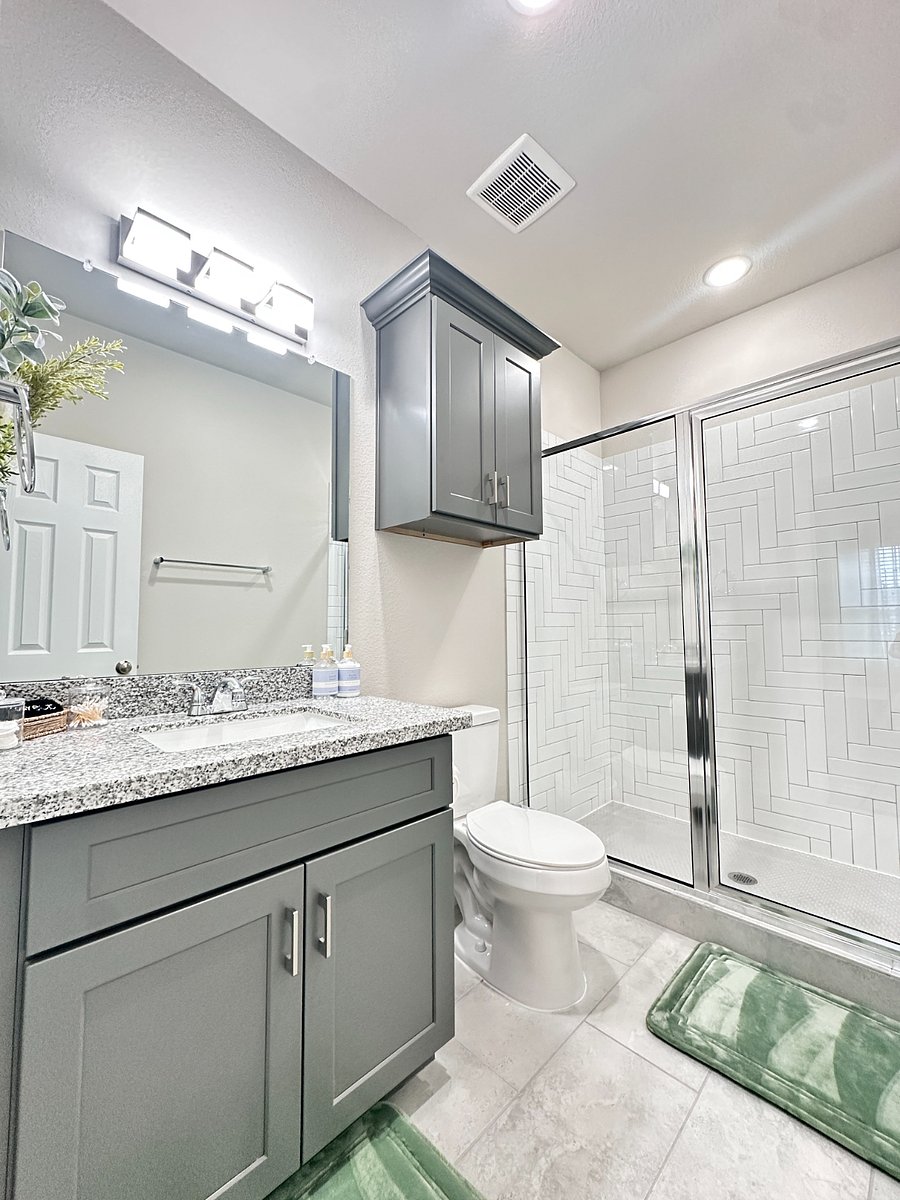 Unit A - 1st Floor - Private bathroom with walk in shower