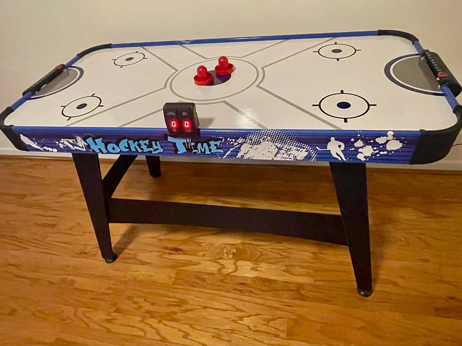 Air hockey table