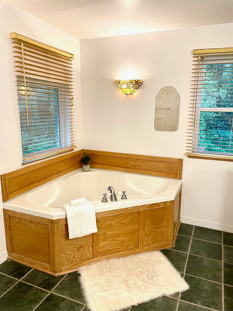 Garden soaker tub