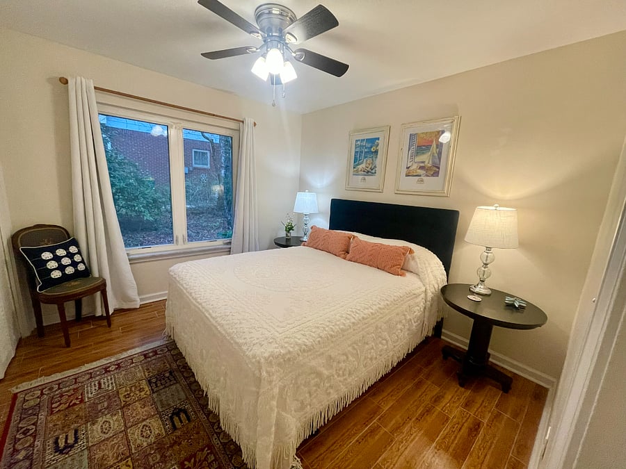 Queen room
