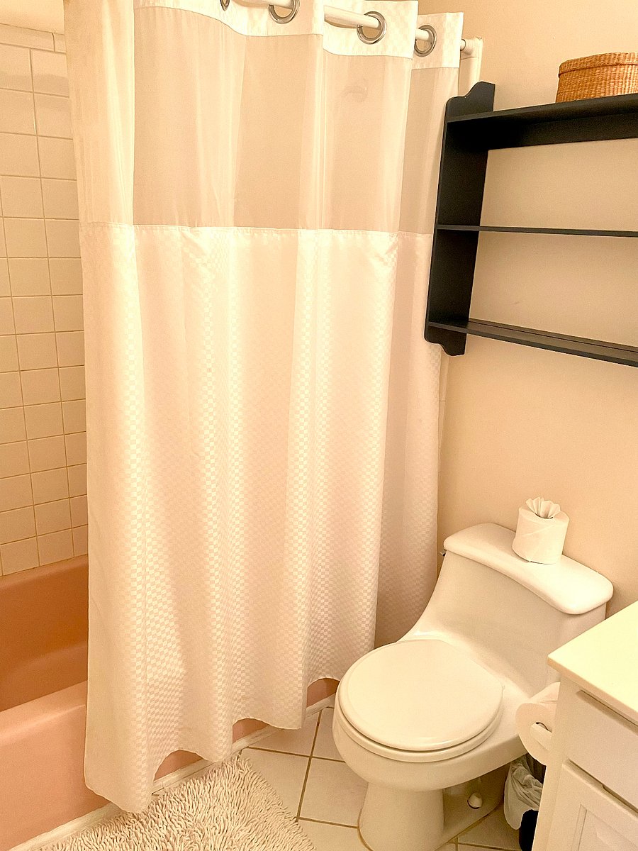 Bathroom in hallway next to queen room