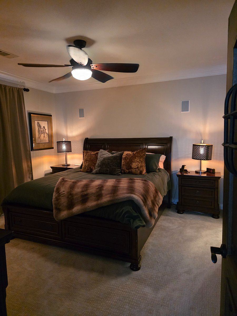 King size bed with extraordinarily comfortable mattress and bedding. Black out curtains allow recovery and rest. TV, dresser, 2 nightstands, warm lighting and soft rug complete your room.