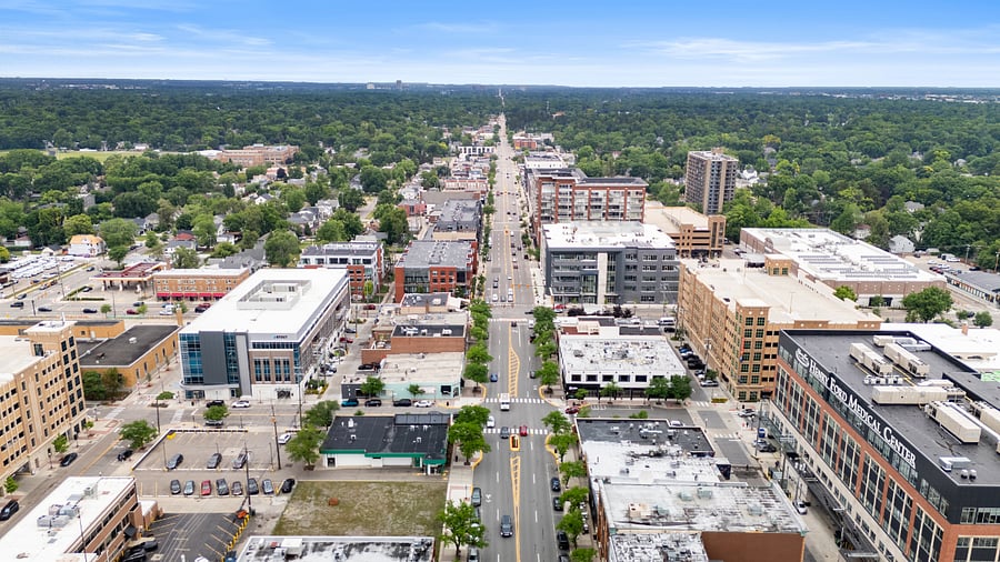 Nightlife, parks, restaurants, movie theaters, and more, only a 3-minute drive or 20-minute walk from your home.