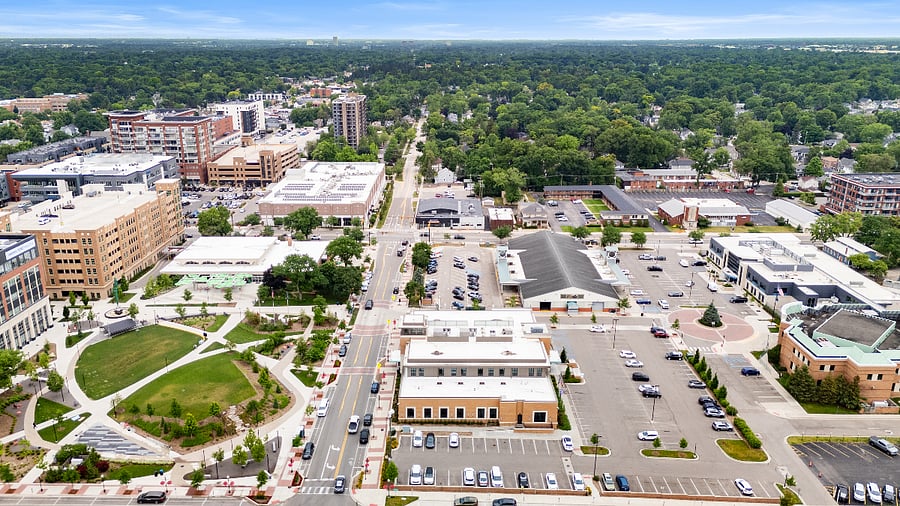 Royal Oak is the epicenter of Michigan Healthcare. Traveling nurses, doctors, and students have easy access to their campus.