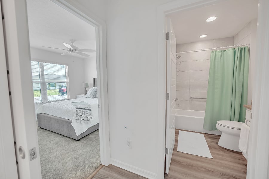 This queen has an en-suite full bath that can be shared with the other queen bedroom