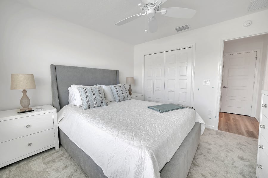 Queen bedroom with closet