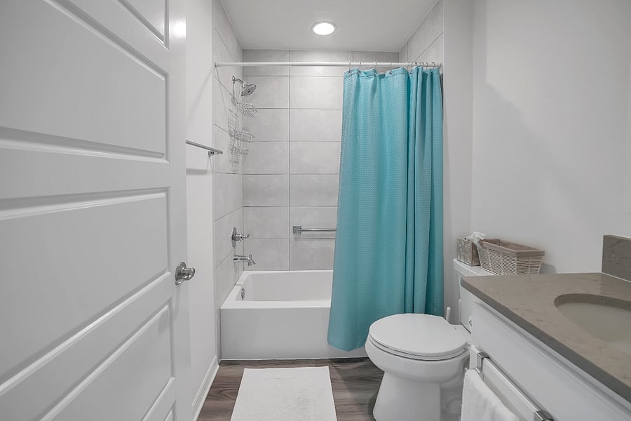 Shared queen bathroom that could be en-suite for one of the queen bedrooms