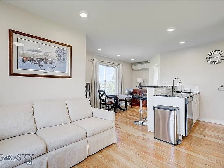 Furnished Finder property 874007_1 photo 6