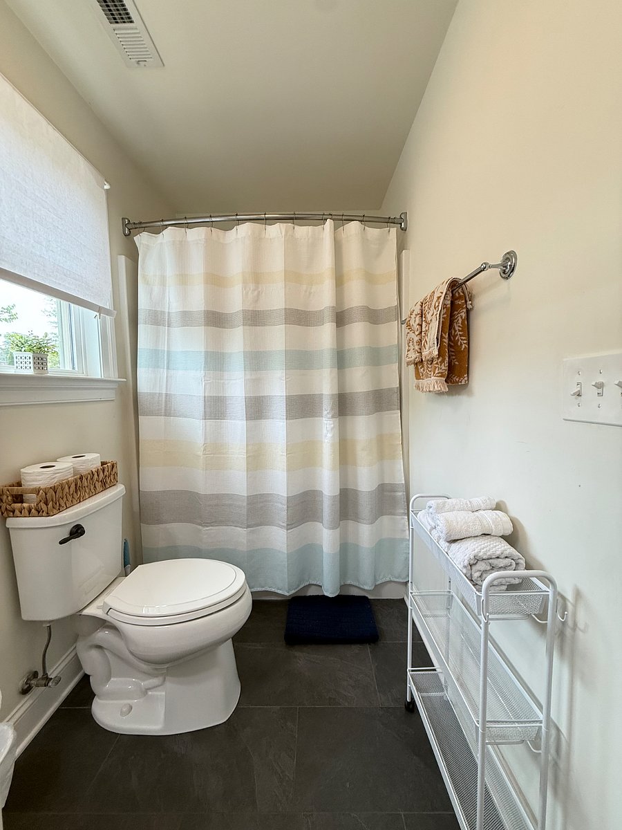 En-suite bathroom with Tub/Shower