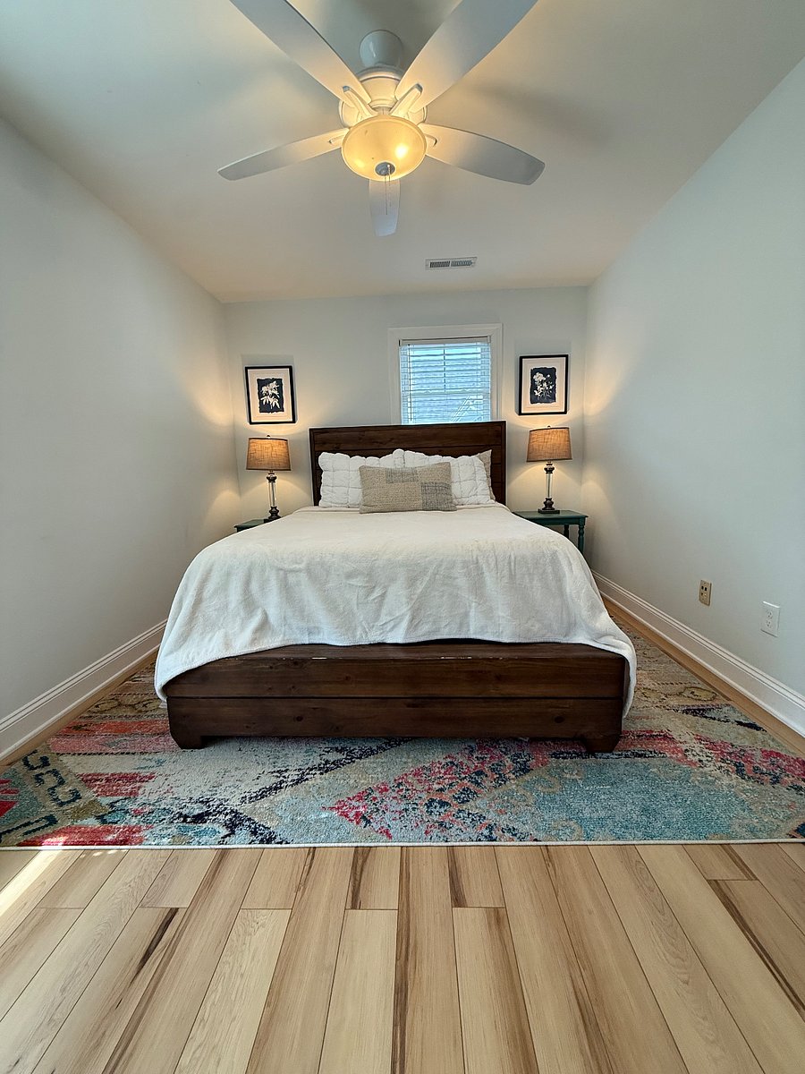 Queen size private bedroom