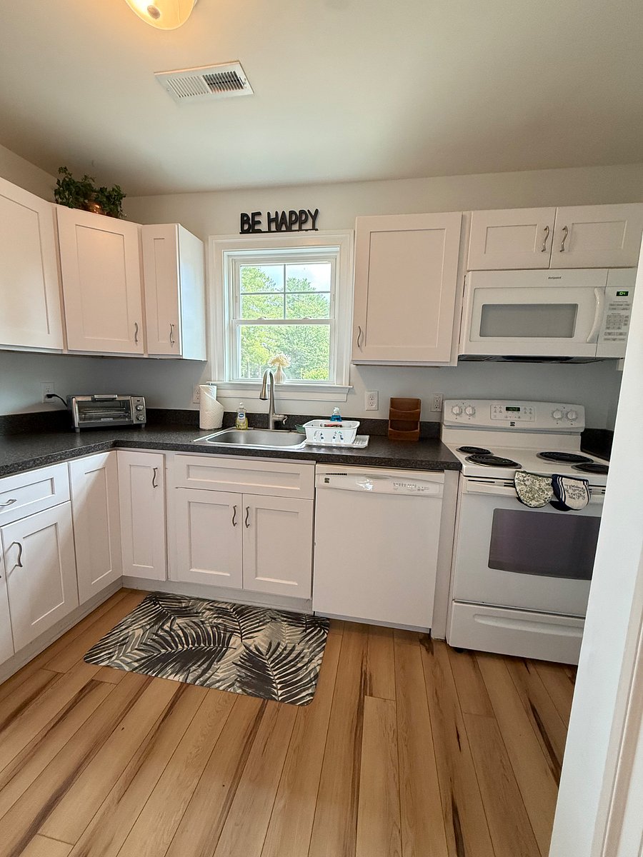 Alternate kitchen angle