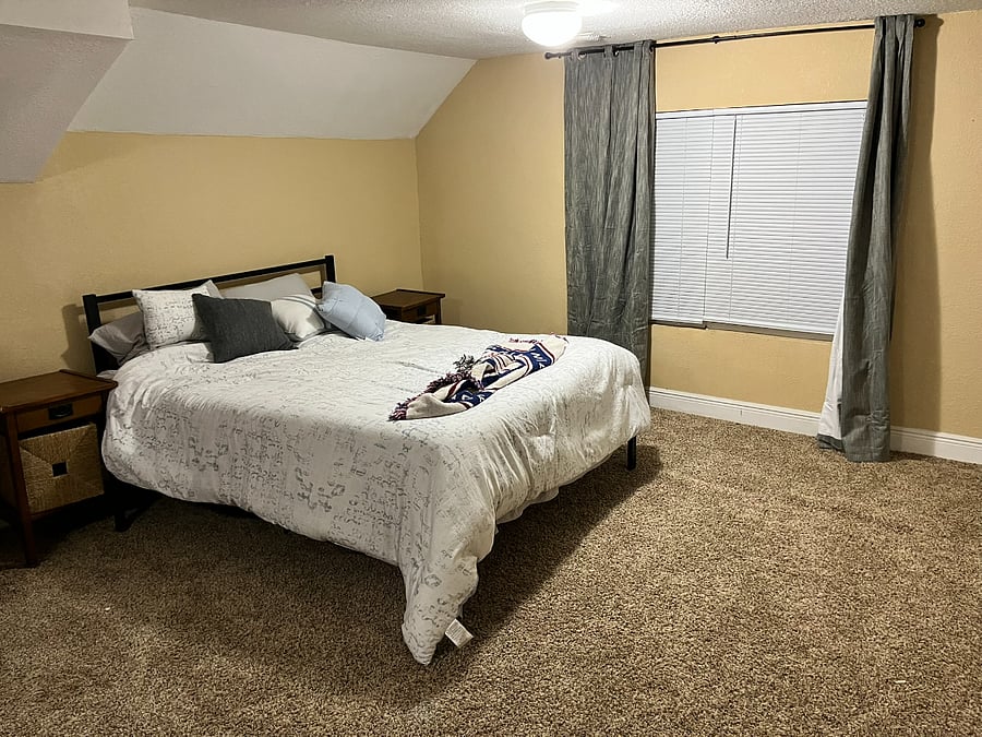 Queen bed upstairs - Bedroom #1