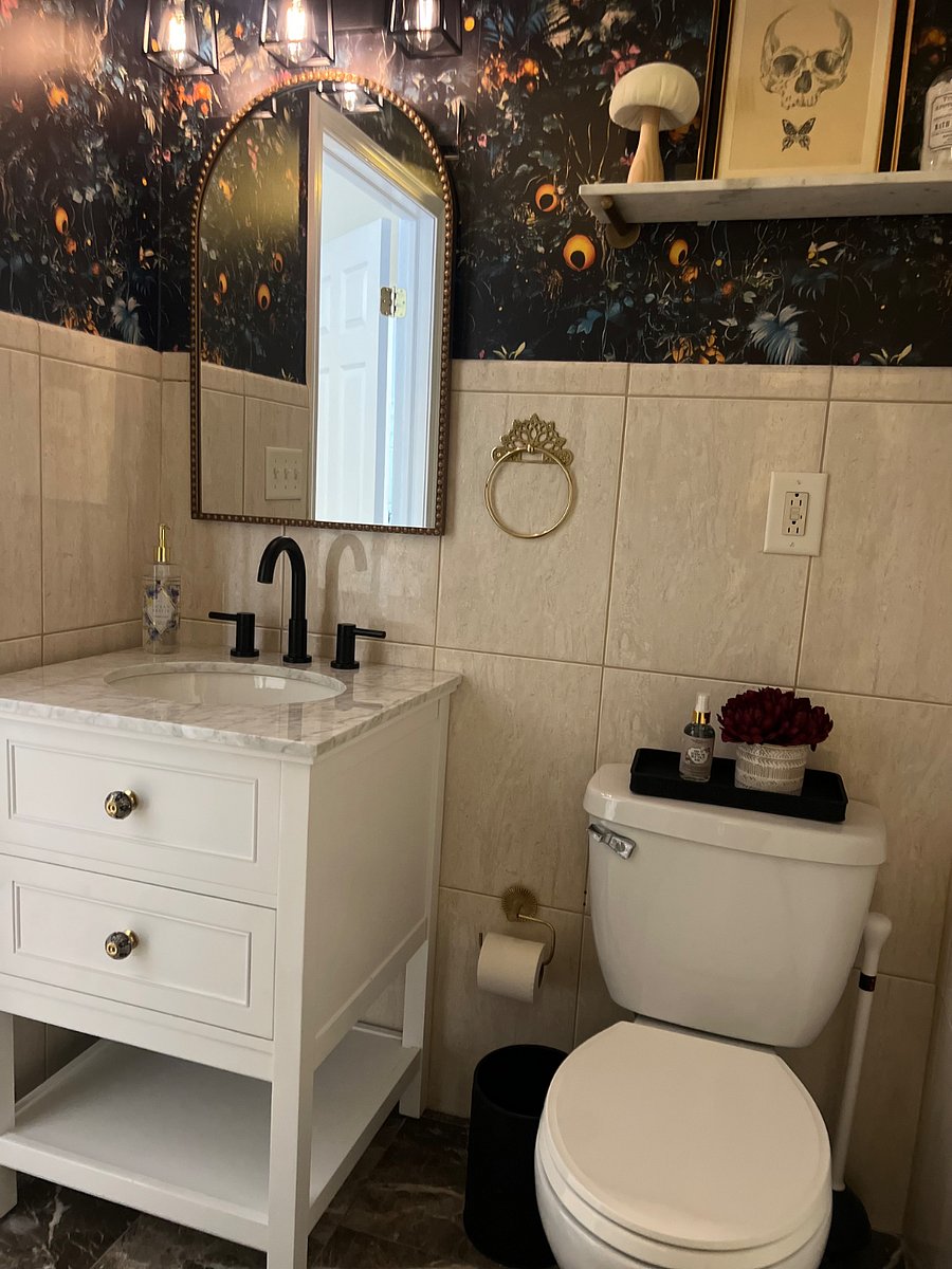Main floor full bath