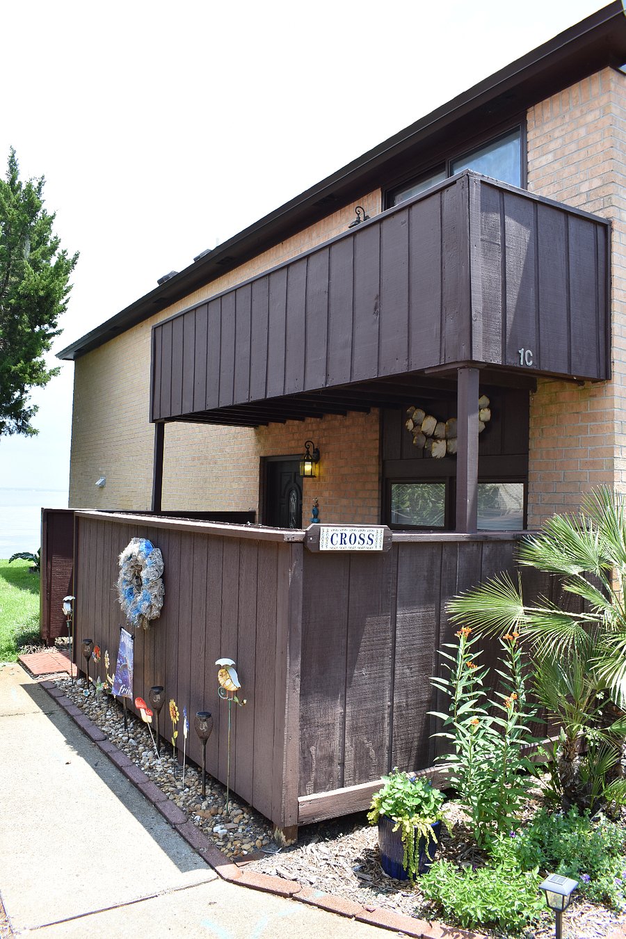 Front Entrance view with second bedroom balcony
