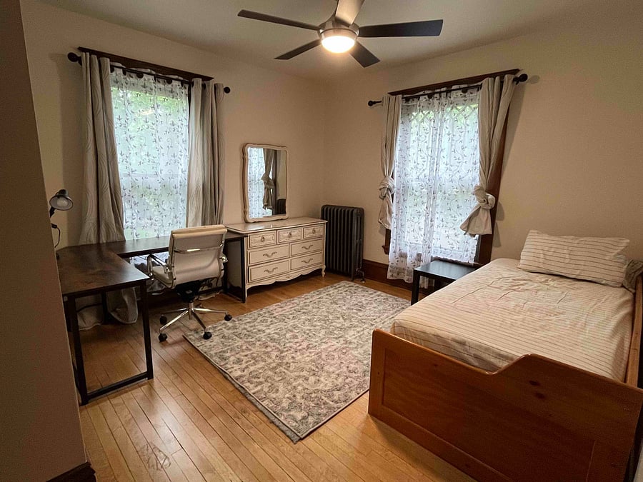 NE bedroom: one twin bed with trundle bed. Can sleep two people.