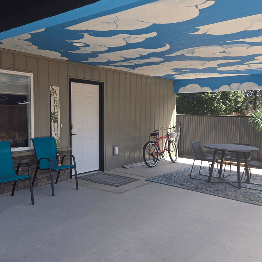 25 X 20 COVERED PATIO WITH ELECTRIC BBQ & BIKE