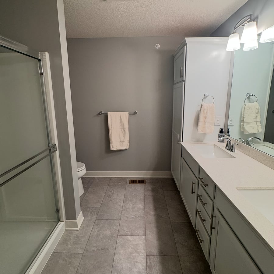 Master bathroom (2)