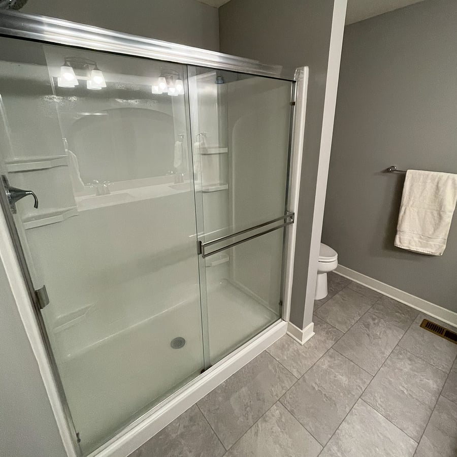 Master bathroom (3)