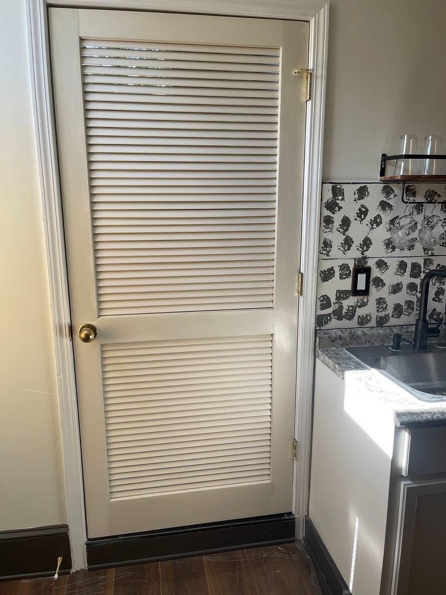 PRIVATE BATH ENTRANCE