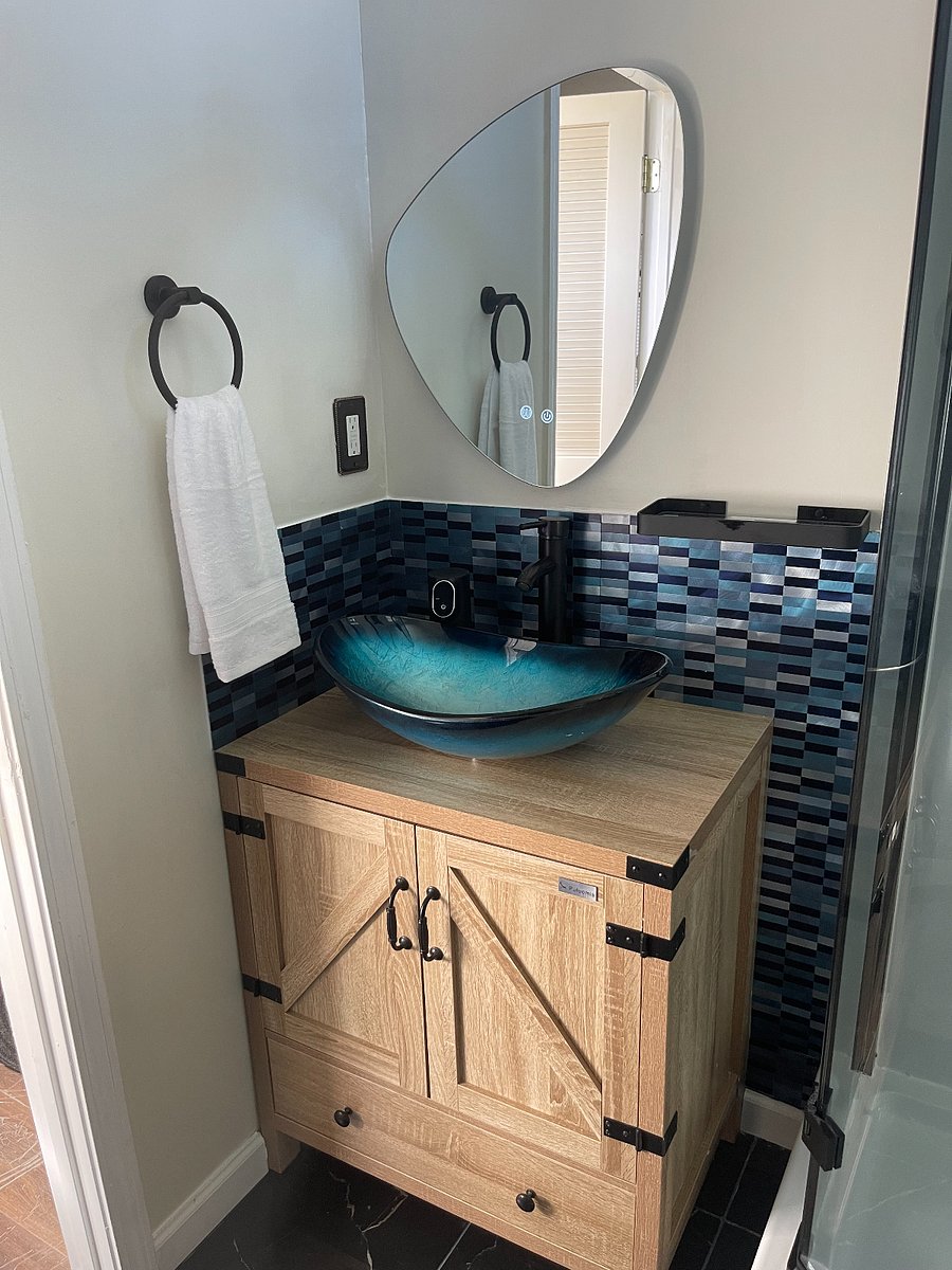 MODERN VANITY
