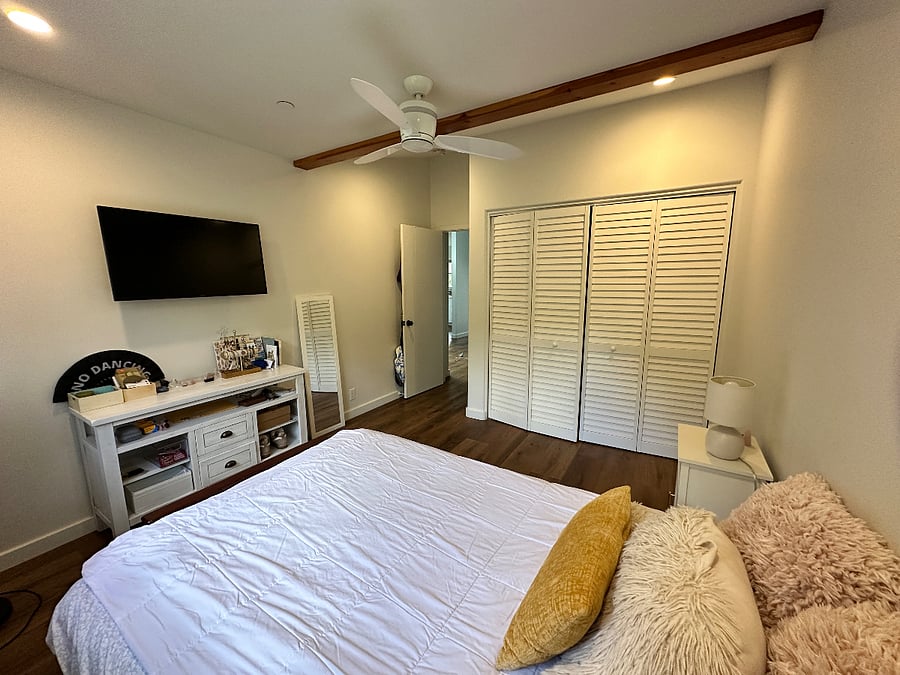 Full size bed .