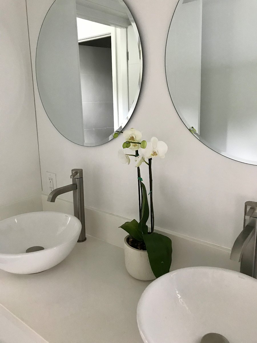 Master bathroom with Tub.