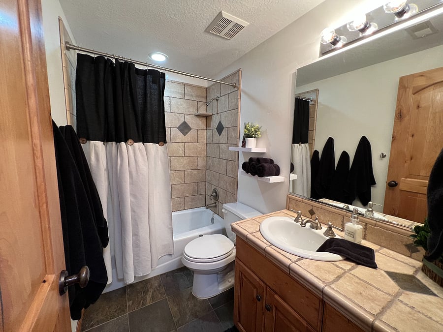 Group Suite Attached Bathroom | Tub & Shower | Hair Dryer | Towels