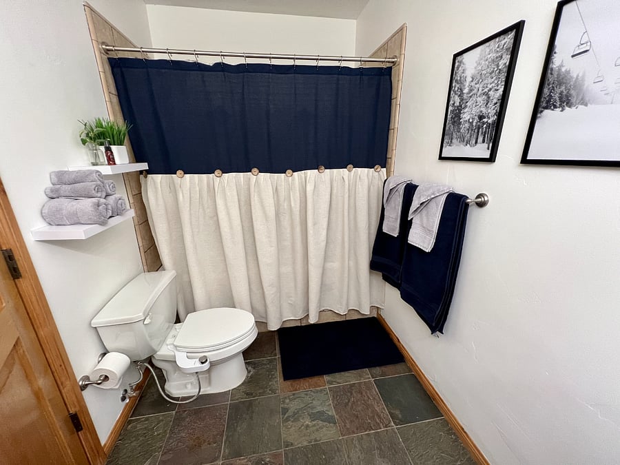 Master Bathroom | Large Tub & Shower | Shower Hose | Hair Dryer | Extra Towels 