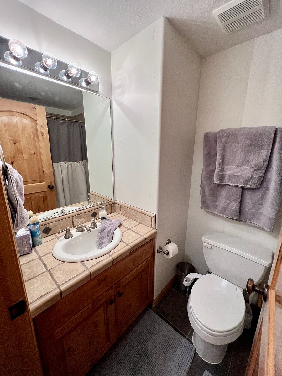 Bathroom | Tub & Shower Combo | Hair Dryer | Towels