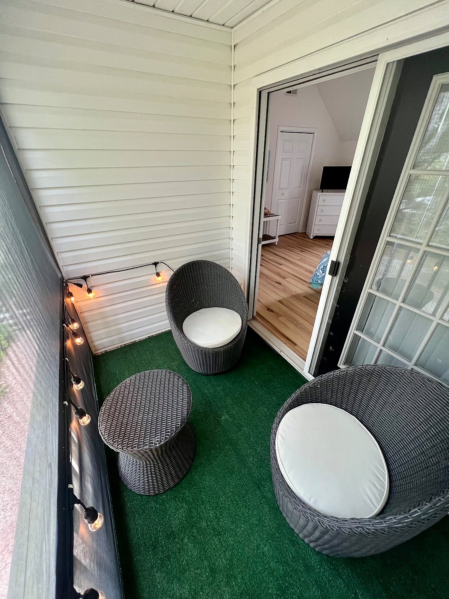 Primary room balcony