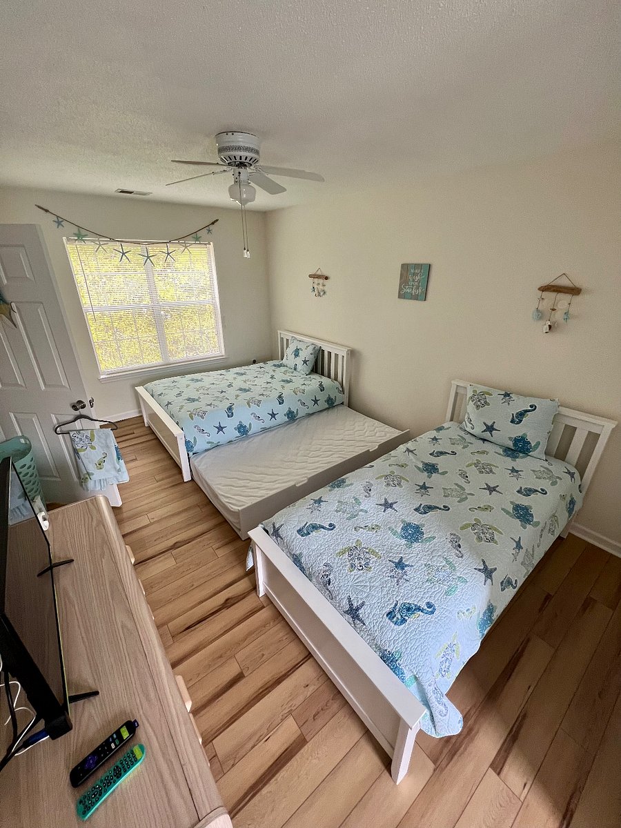 Upstairs bedroom 1