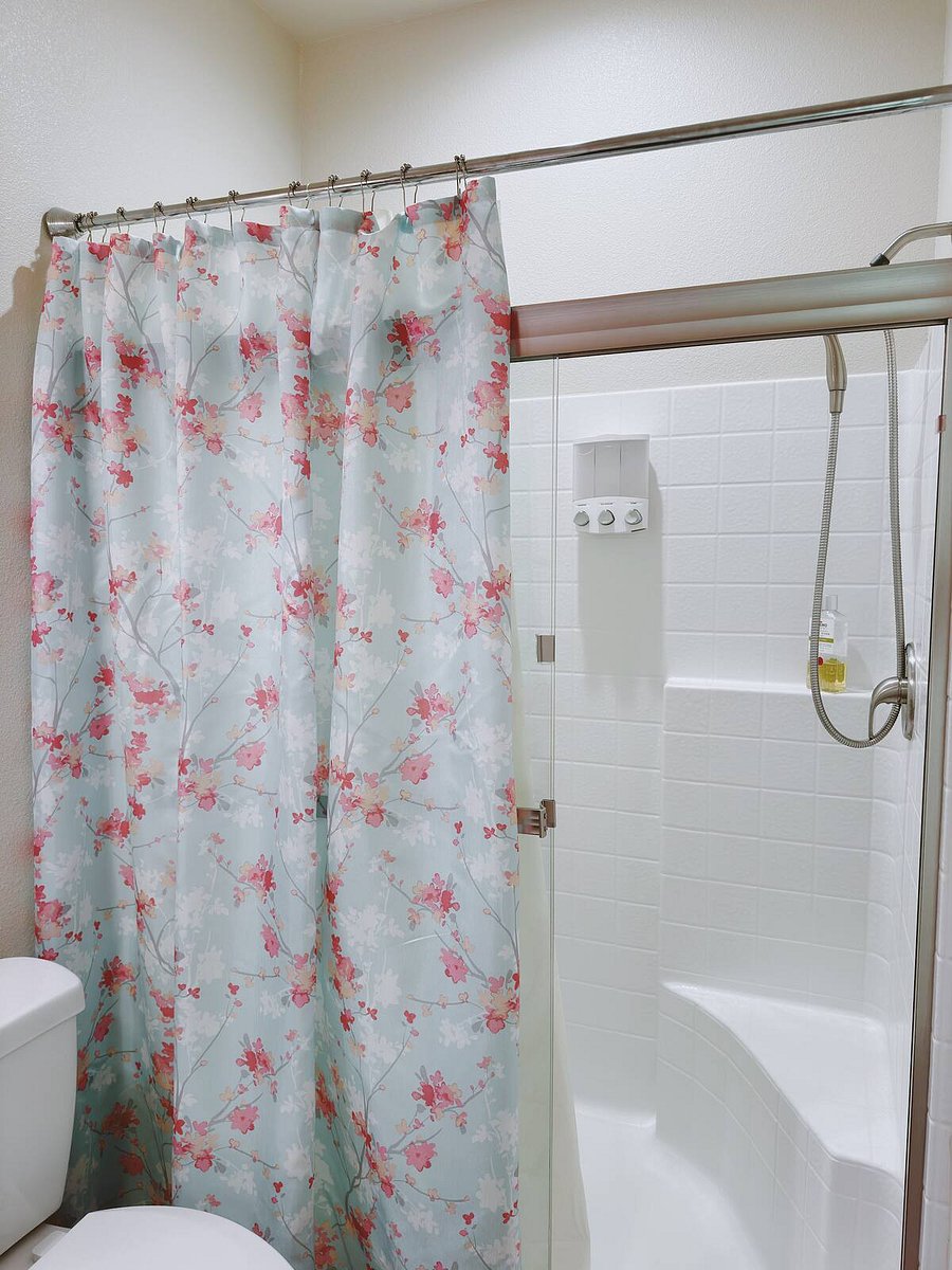 Private Bath of the Private Bedroom with Bath