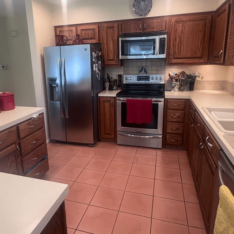 Full use of kitchen & laundry (upstairs).