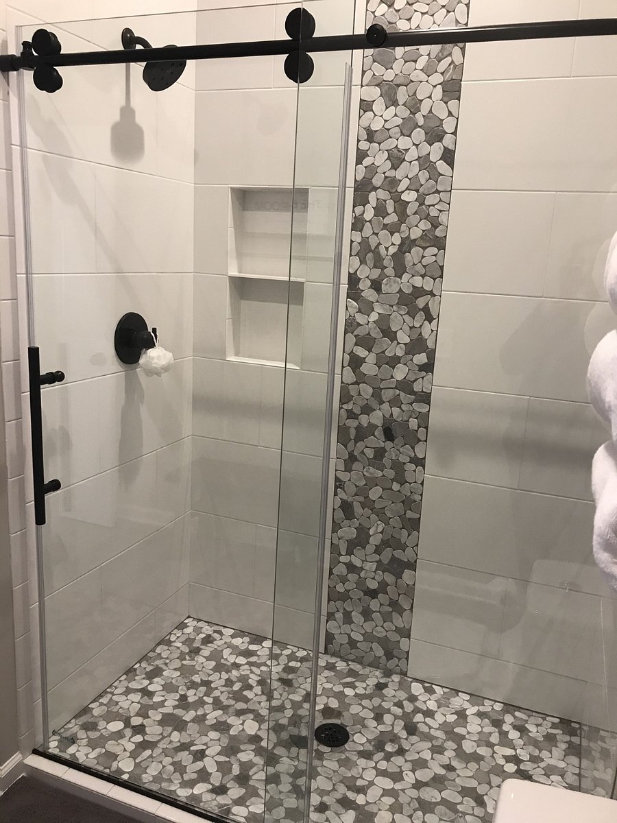 Walk in shower w/ Rainhead