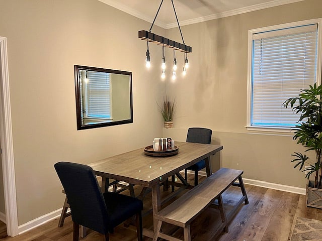 Spacious Dining Table seats 6-8