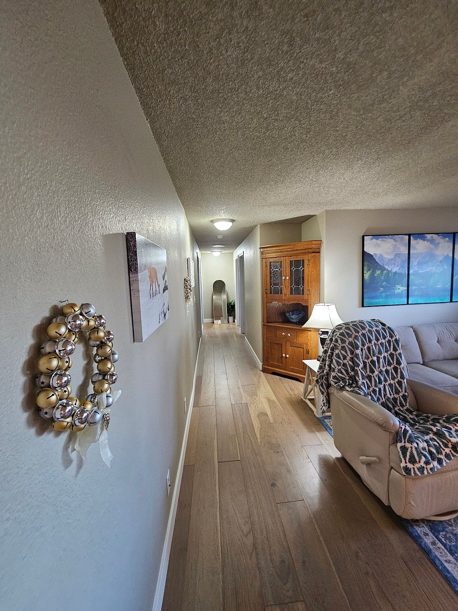 Hallway to bedrooms