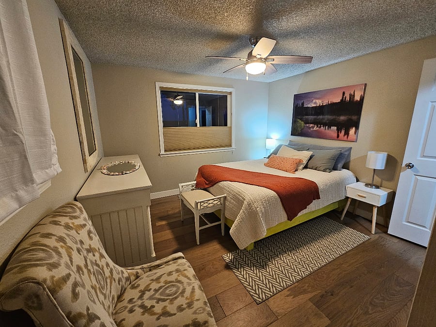 Master Queen Bedroom - Ocean View