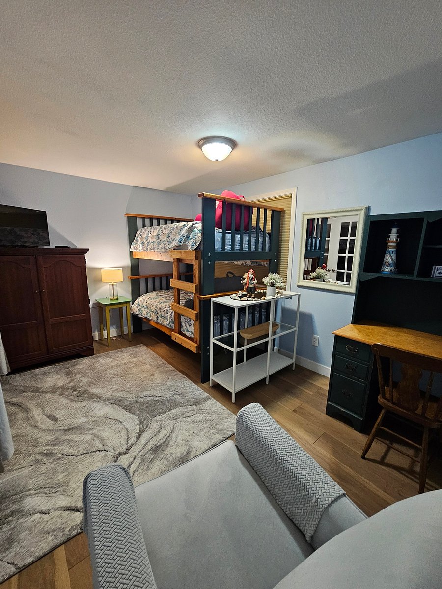 Bonus Room - w/ bunk beds