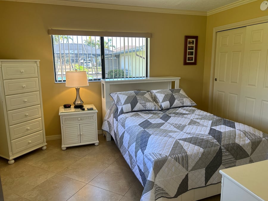 Bedroom (completely tiled)