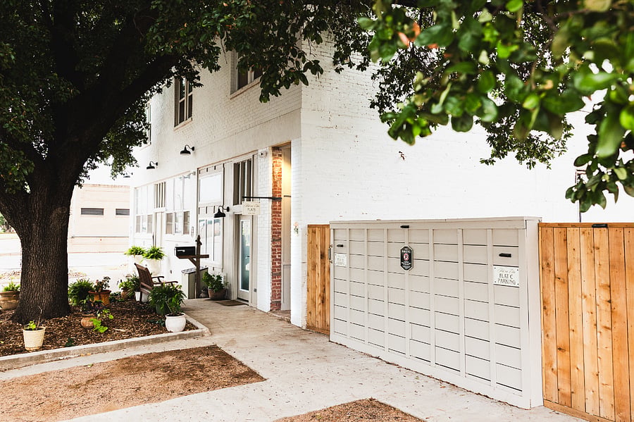 Outside Exterior and Parking