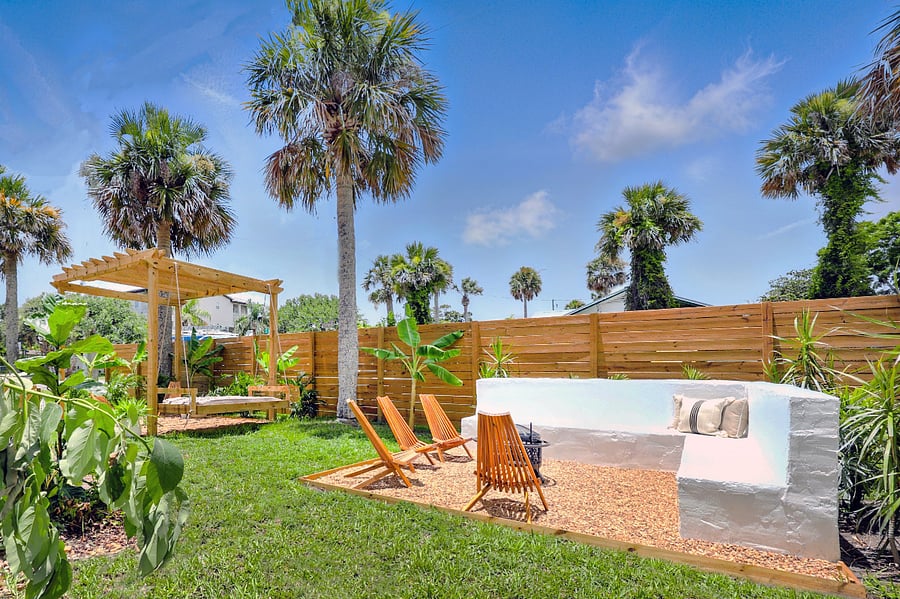 Outdoor fire pit with plenty of seating