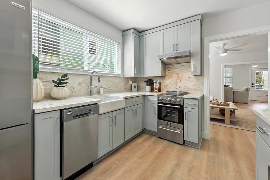 Full kitchen