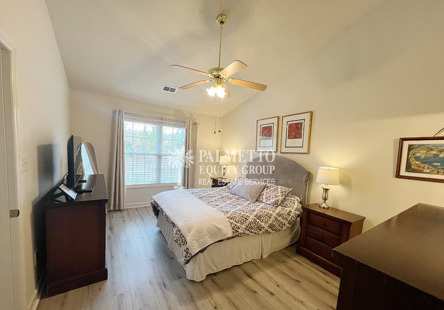 Primary/ Guest bedroom 1