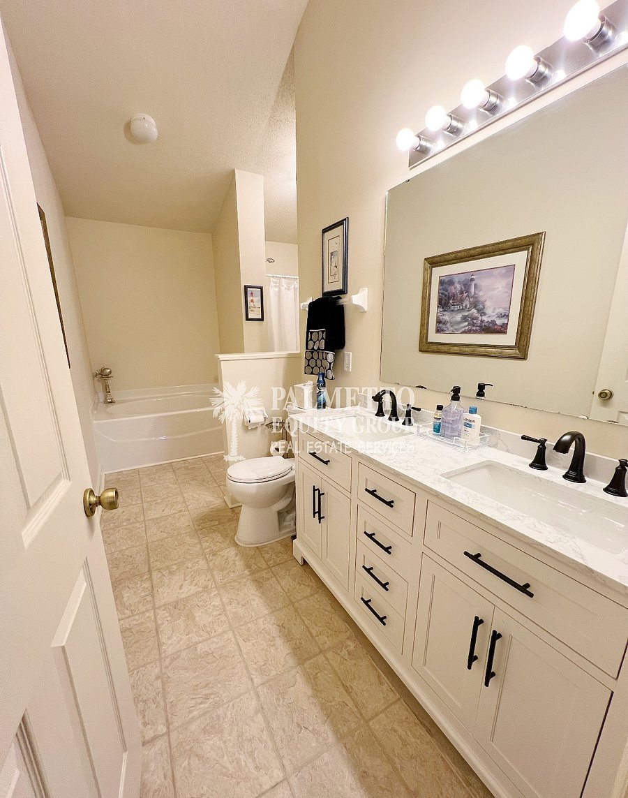 Primary/ Guest bathroom 1